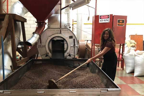 ruta de las flores, learn how to make the best coffee in El Salvador, a girl doing coffee tour